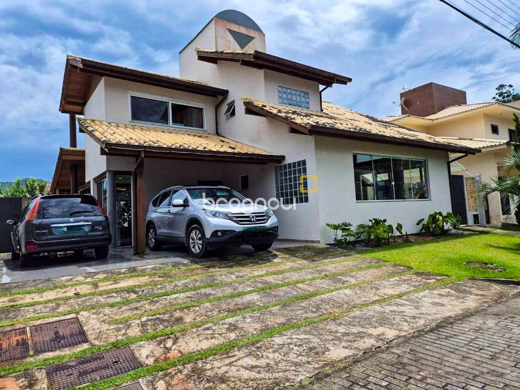 Casa de Condomínio com 193m², 3 quartos (sendo 1 suíte), 2 garagens, no bairro Cachoeira do Bom Jesus em Florianópolis