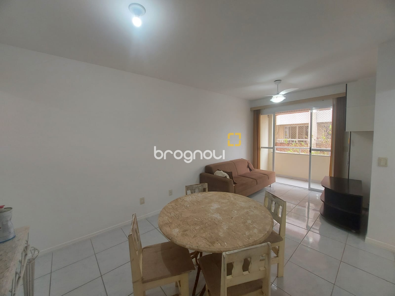 Apartamento com 65m², 2 quartos, 1 garagem, no bairro Córrego Grande em Florianópolis