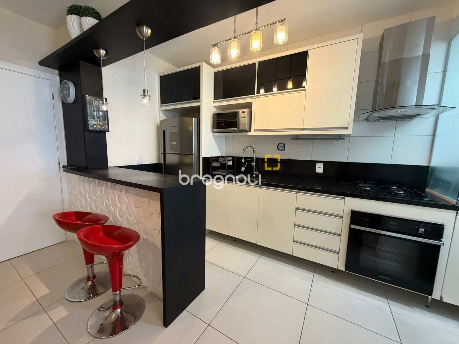 Apartamento com 65m², 2 quartos (sendo 1 suíte), 1 garagem, no bairro Itacorubi em Florianópolis