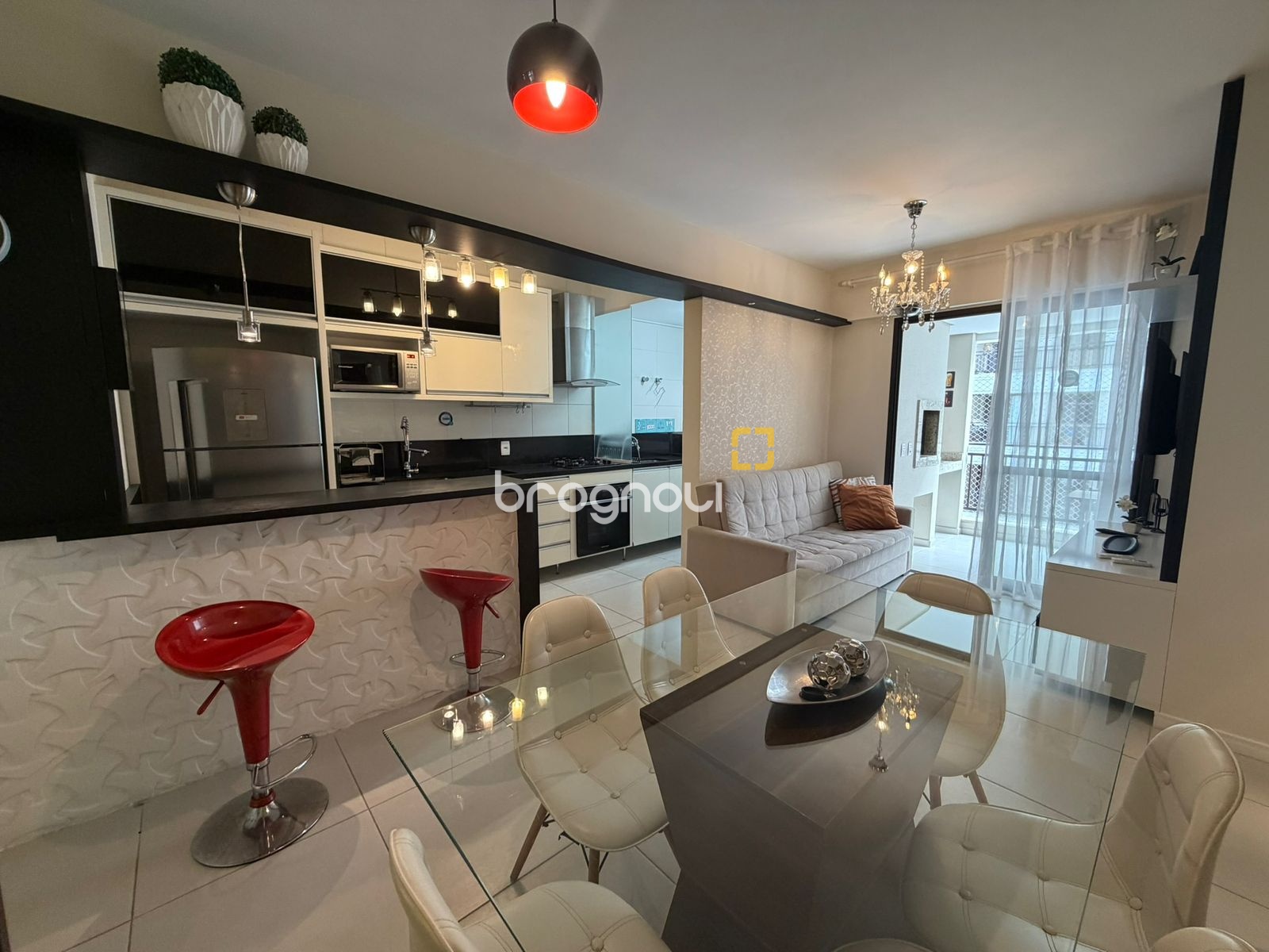 Apartamento com 65m², 2 quartos (sendo 1 suíte), 1 garagem, no bairro Itacorubi em Florianópolis