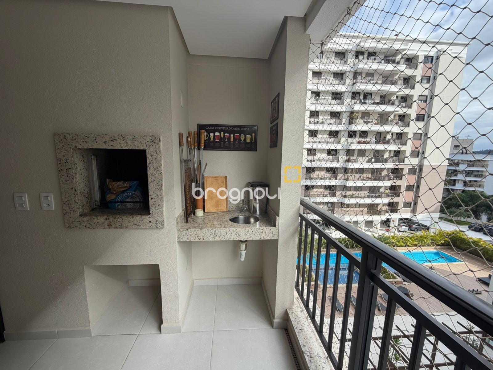 Apartamento com 65m², 2 quartos (sendo 1 suíte), 1 garagem, no bairro Itacorubi em Florianópolis