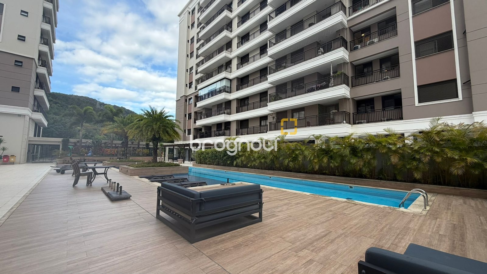 Apartamento com 65m², 2 quartos (sendo 1 suíte), 1 garagem, no bairro Itacorubi em Florianópolis