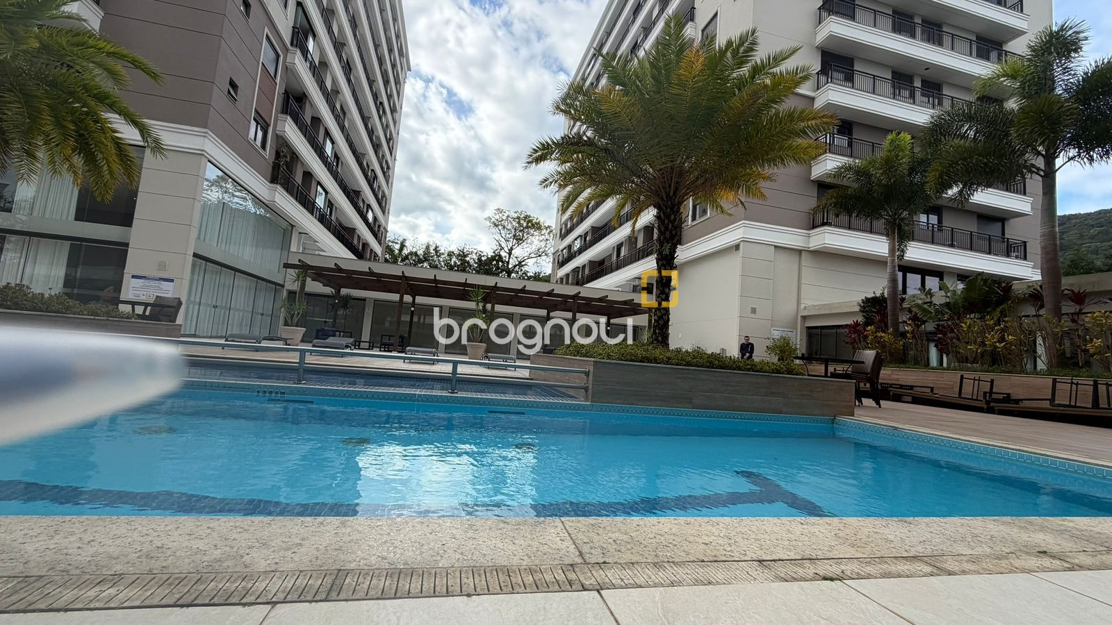 Apartamento com 65m², 2 quartos (sendo 1 suíte), 1 garagem, no bairro Itacorubi em Florianópolis
