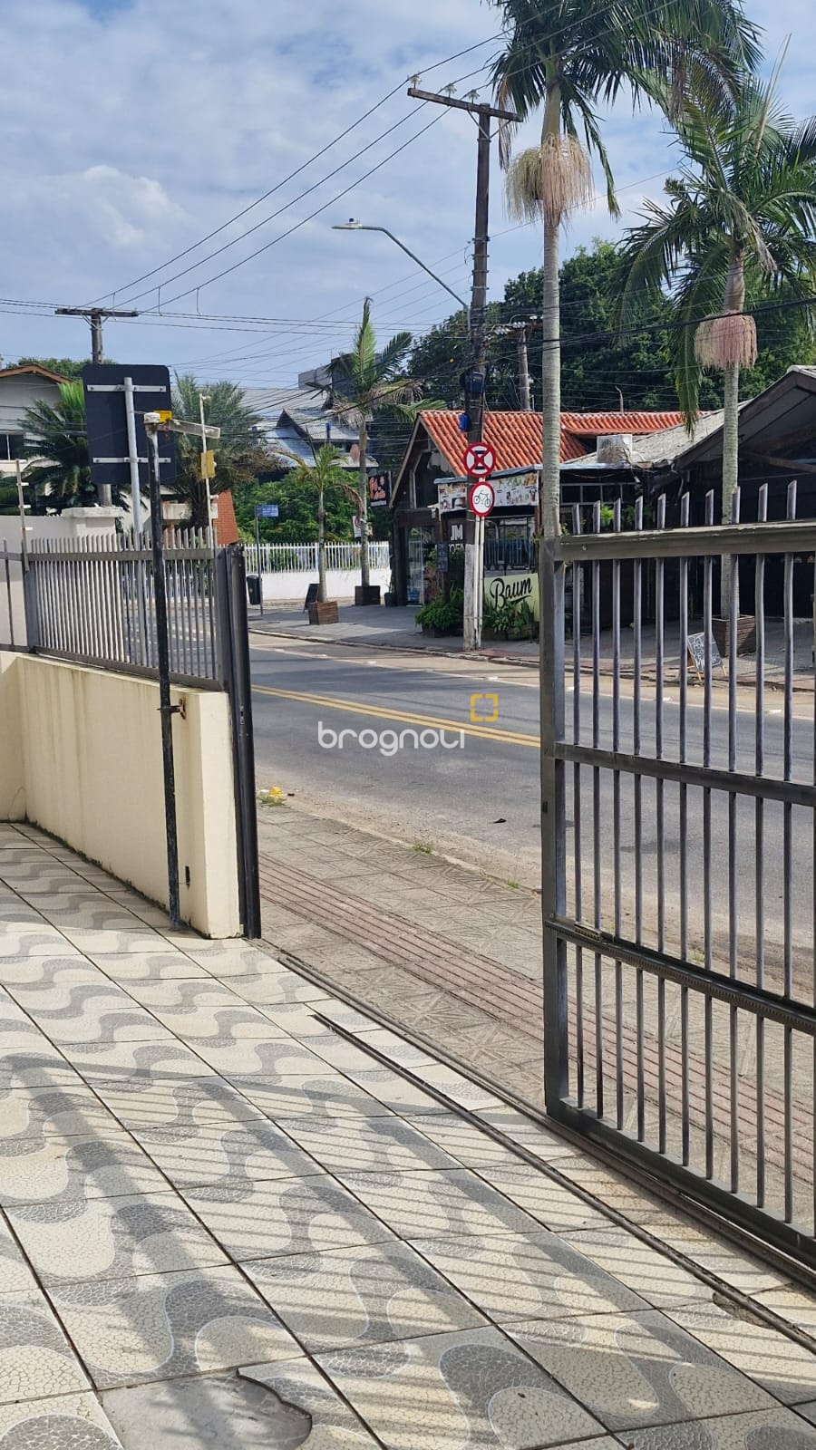 Apartamento com 46m², 1 quarto, 1 garagem, no bairro Canasvieiras em Florianópolis