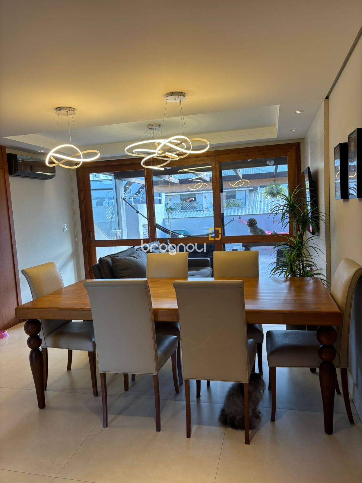 Cobertura com 200m², 4 quartos (sendo 2 suítes), 2 garagens, no bairro Ingleses do Rio Vermelho em Florianópolis