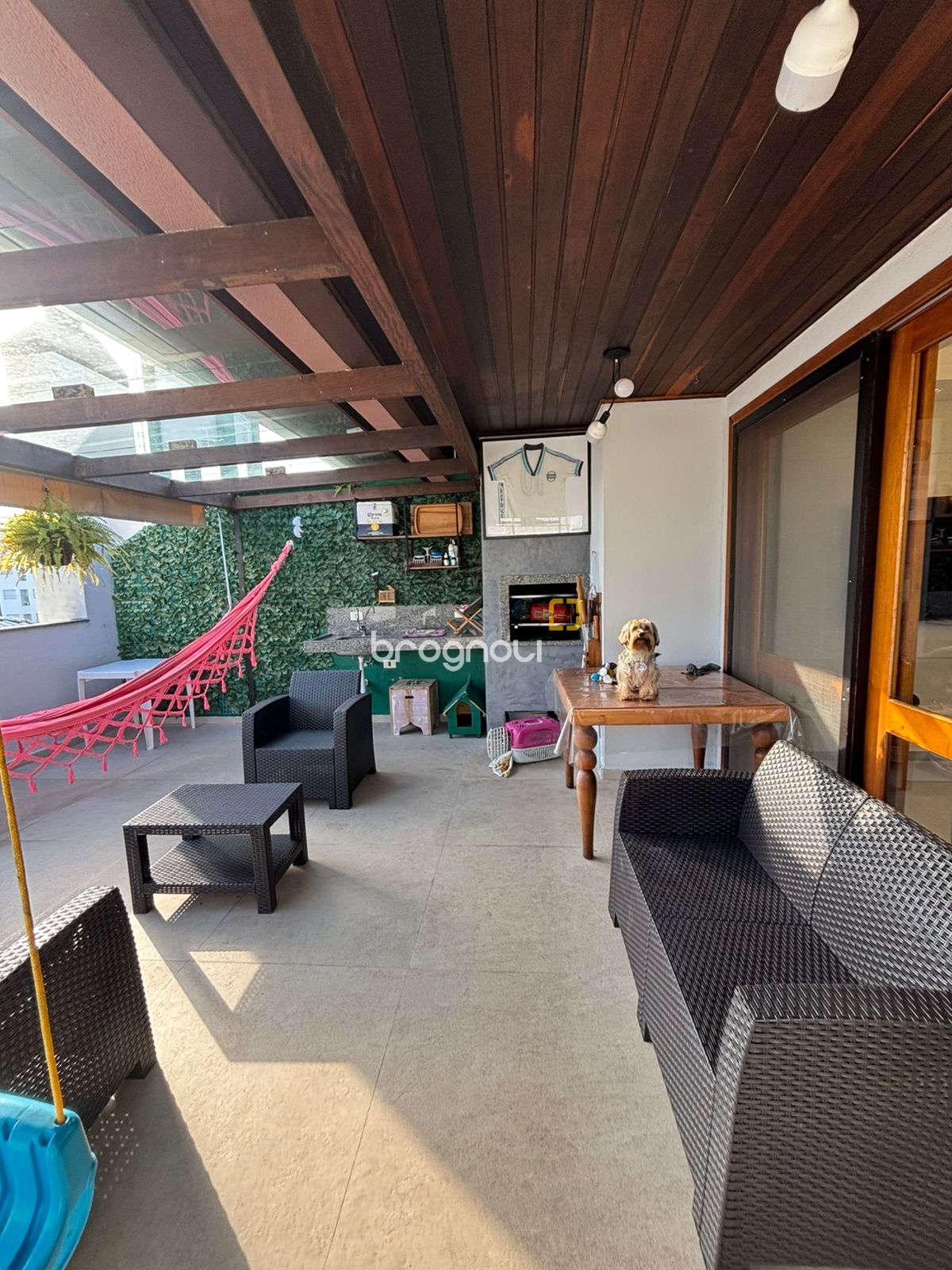 Cobertura com 200m², 4 quartos (sendo 2 suítes), 2 garagens, no bairro Ingleses do Rio Vermelho em Florianópolis