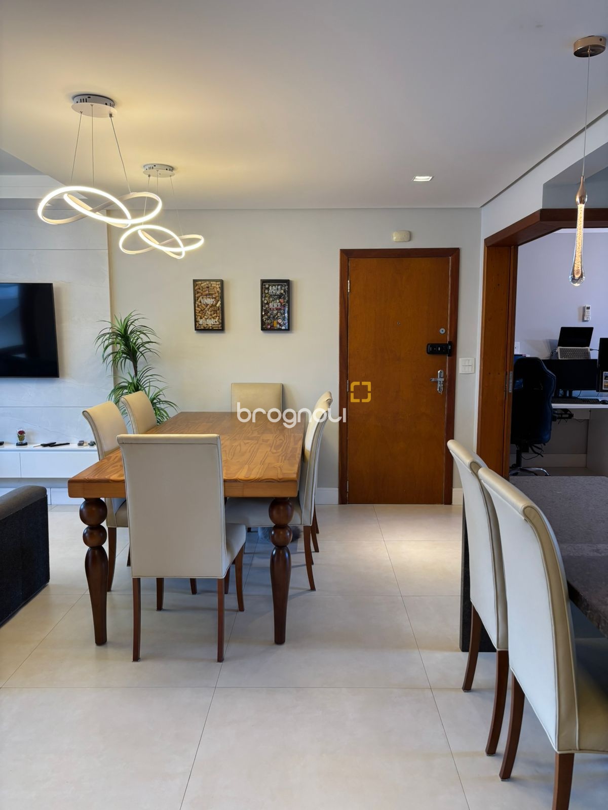 Cobertura com 200m², 4 quartos (sendo 2 suítes), 2 garagens, no bairro Ingleses do Rio Vermelho em Florianópolis