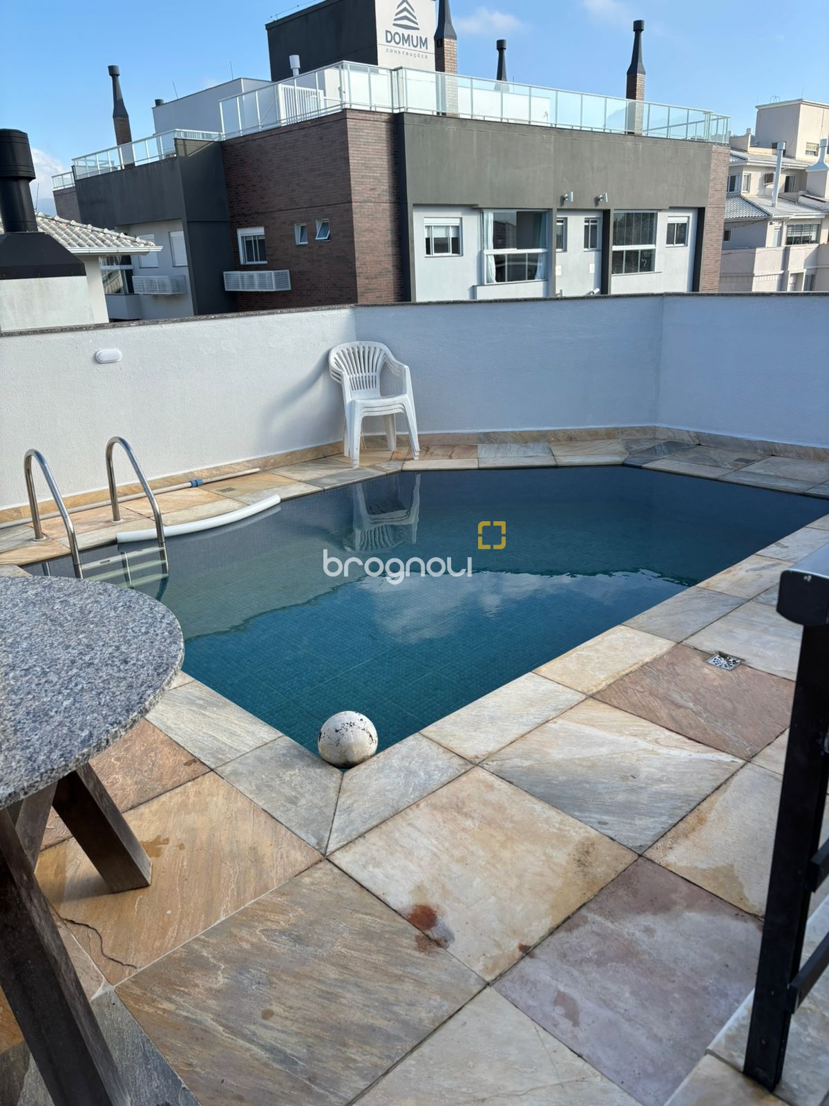 Cobertura com 200m², 4 quartos (sendo 2 suítes), 2 garagens, no bairro Ingleses do Rio Vermelho em Florianópolis