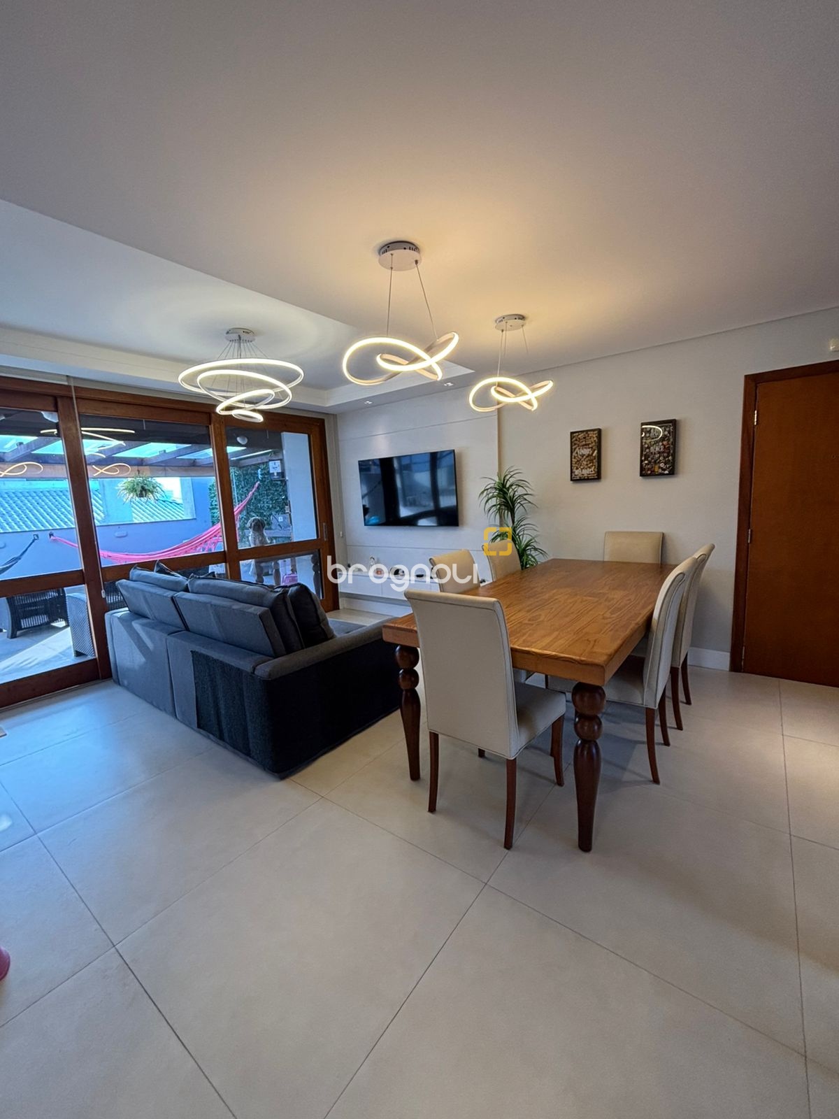 Cobertura com 200m², 4 quartos (sendo 2 suítes), 2 garagens, no bairro Ingleses do Rio Vermelho em Florianópolis