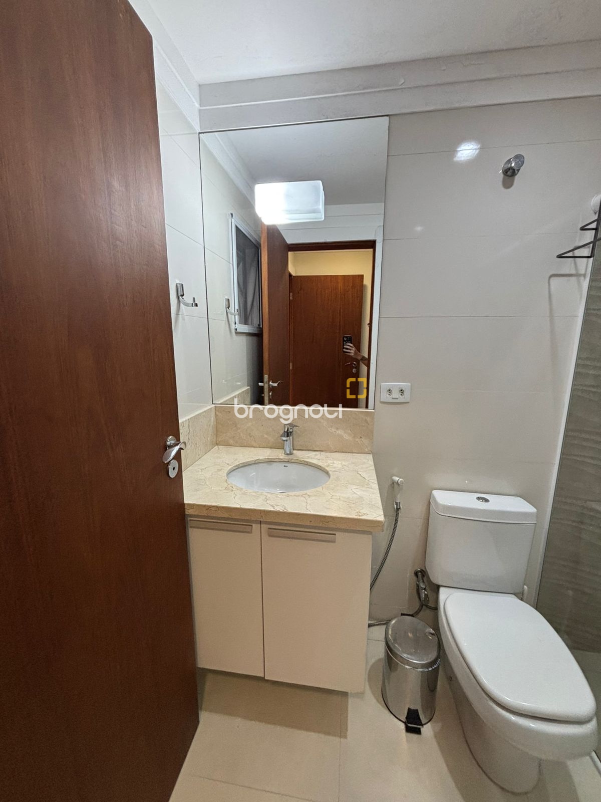 Cobertura com 200m², 4 quartos (sendo 2 suítes), 2 garagens, no bairro Ingleses do Rio Vermelho em Florianópolis