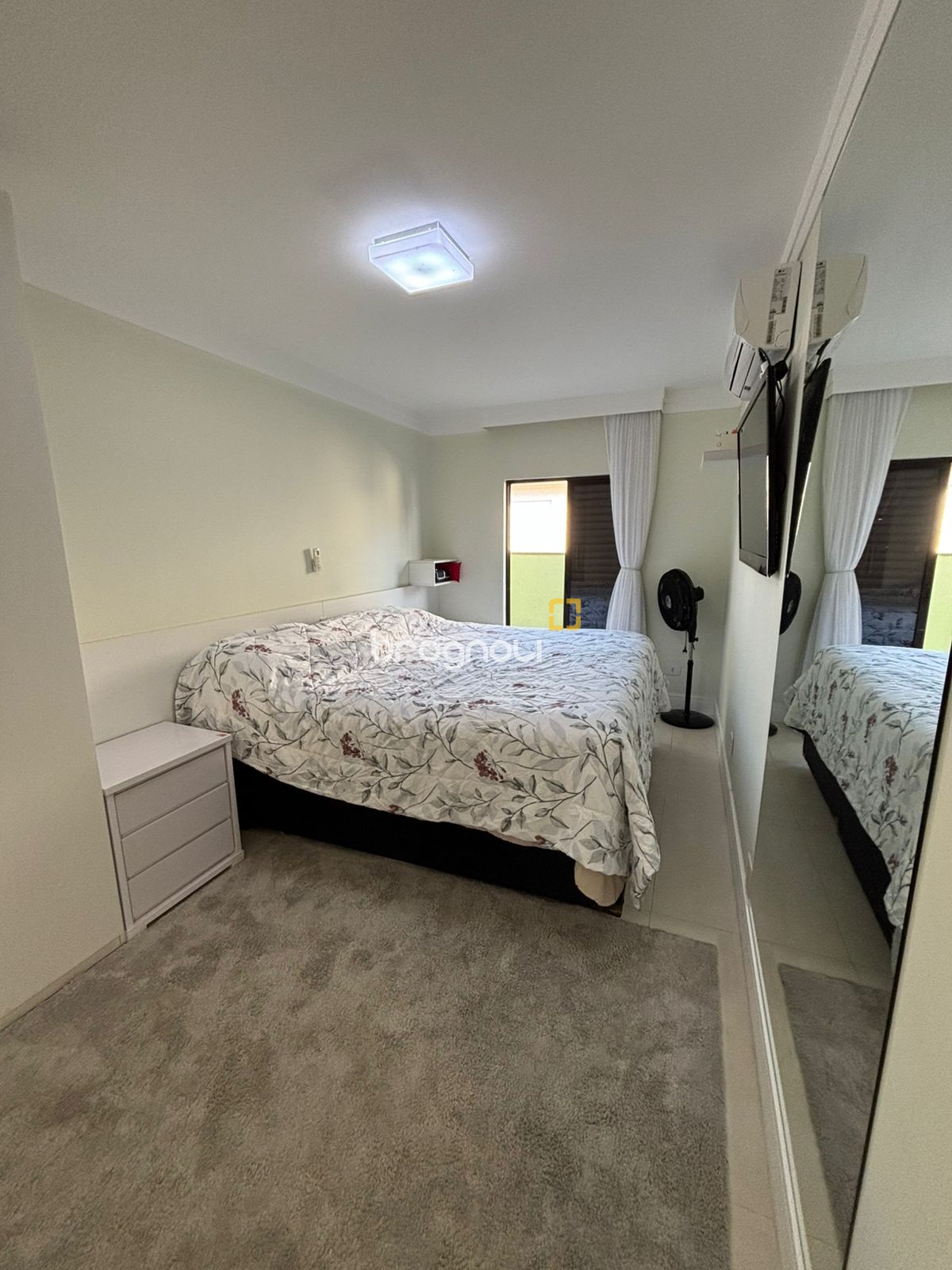 Cobertura com 200m², 4 quartos (sendo 2 suítes), 2 garagens, no bairro Ingleses do Rio Vermelho em Florianópolis
