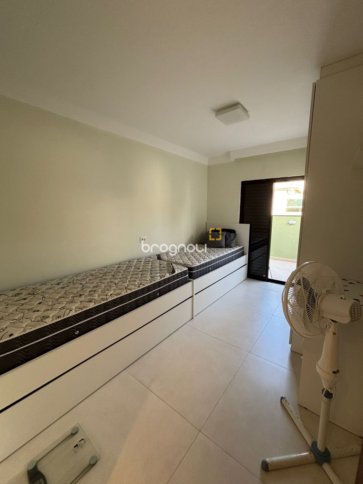 Cobertura com 200m², 4 quartos (sendo 2 suítes), 2 garagens, no bairro Ingleses do Rio Vermelho em Florianópolis