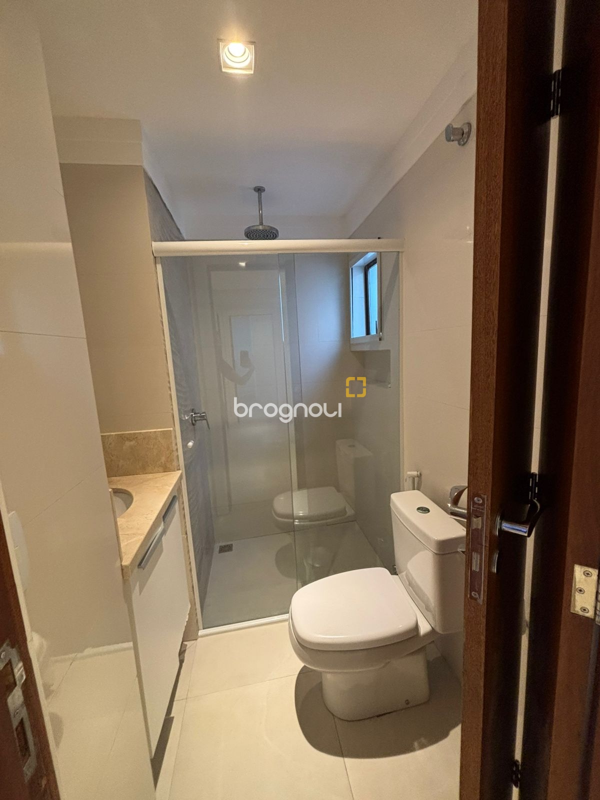 Cobertura com 200m², 4 quartos (sendo 2 suítes), 2 garagens, no bairro Ingleses do Rio Vermelho em Florianópolis
