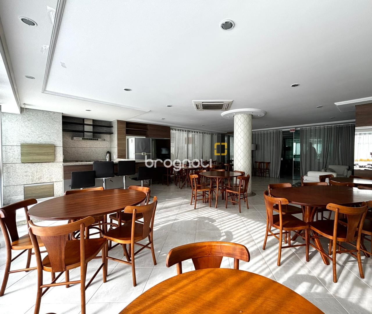 Apartamento com 86m², 3 quartos (sendo 1 suíte), 1 garagem, no bairro Trindade em Florianópolis