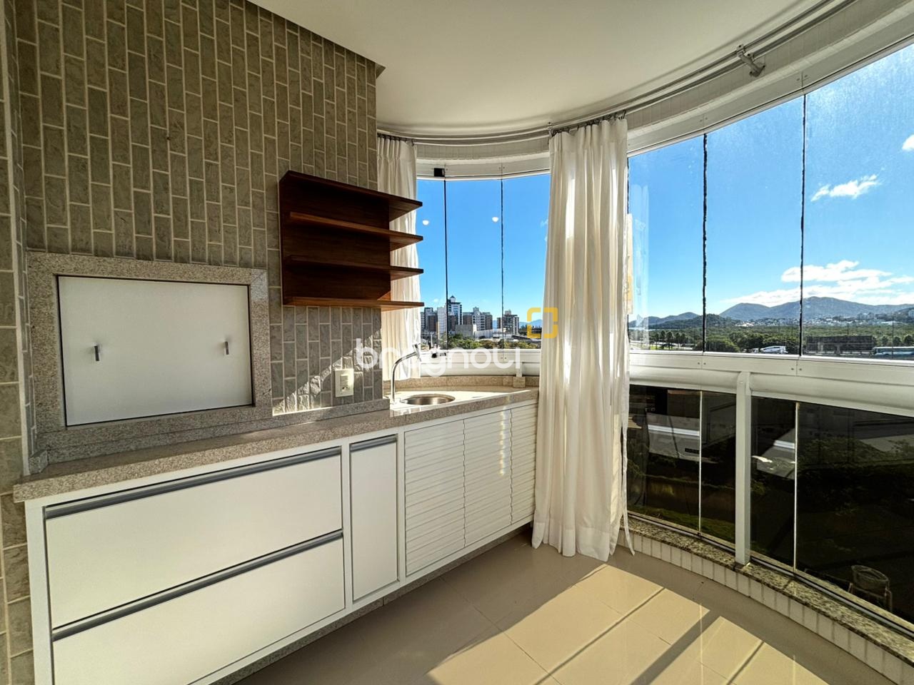 Apartamento com 86m², 3 quartos (sendo 1 suíte), 1 garagem, no bairro Trindade em Florianópolis