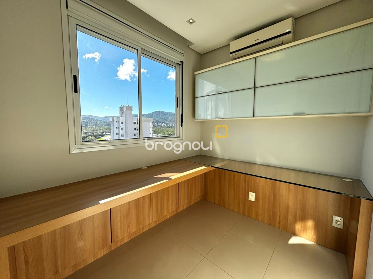 Apartamento com 86m², 3 quartos (sendo 1 suíte), 1 garagem, no bairro Trindade em Florianópolis