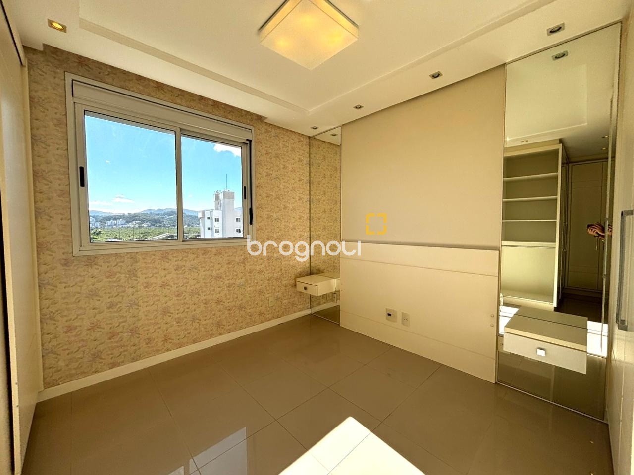 Apartamento com 86m², 3 quartos (sendo 1 suíte), 1 garagem, no bairro Trindade em Florianópolis