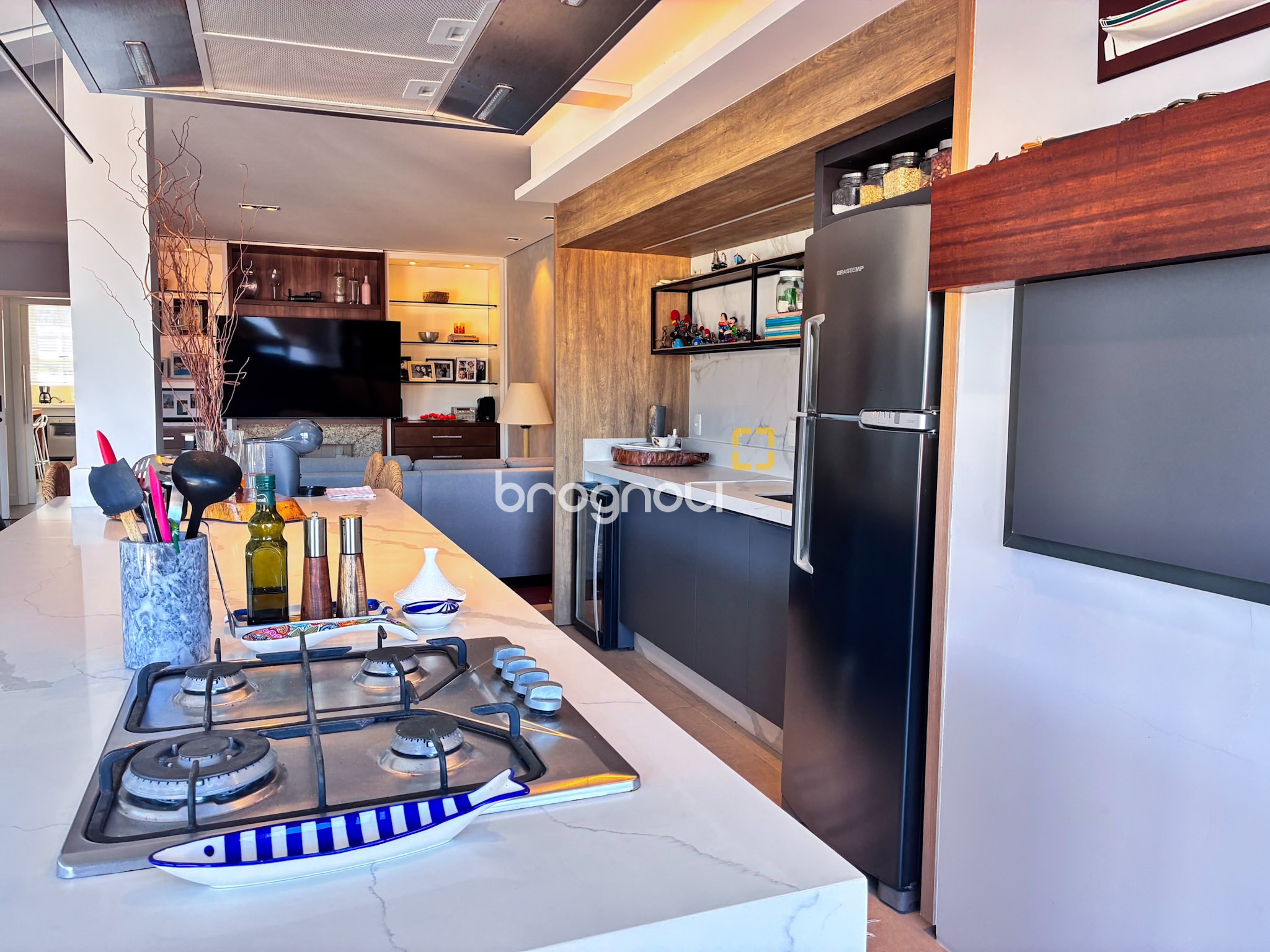 Casa com 375m², 3 quartos (sendo 1 suíte), 4 garagens, no bairro João Paulo em Florianópolis