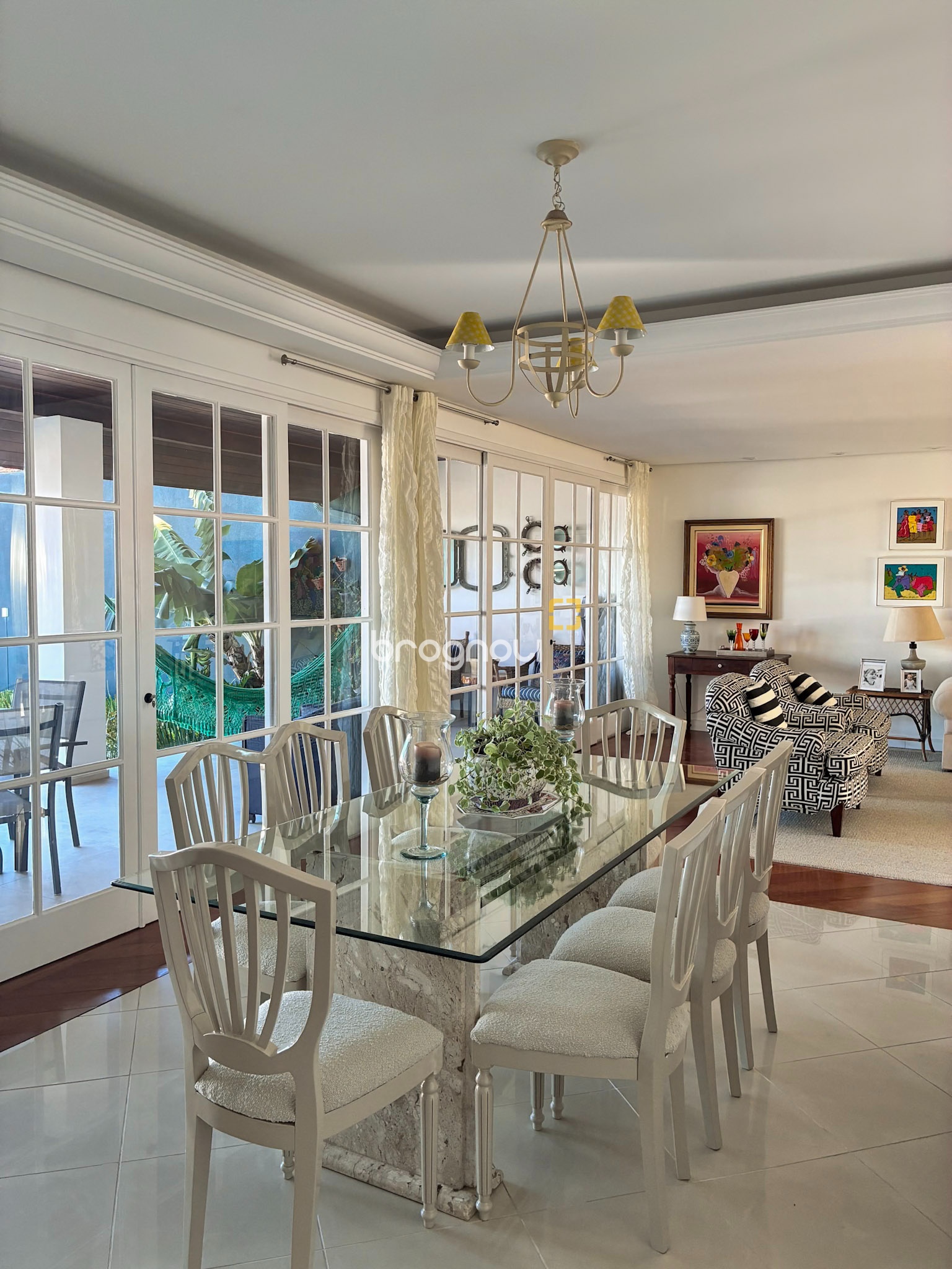 Casa com 375m², 3 quartos (sendo 1 suíte), 4 garagens, no bairro João Paulo em Florianópolis