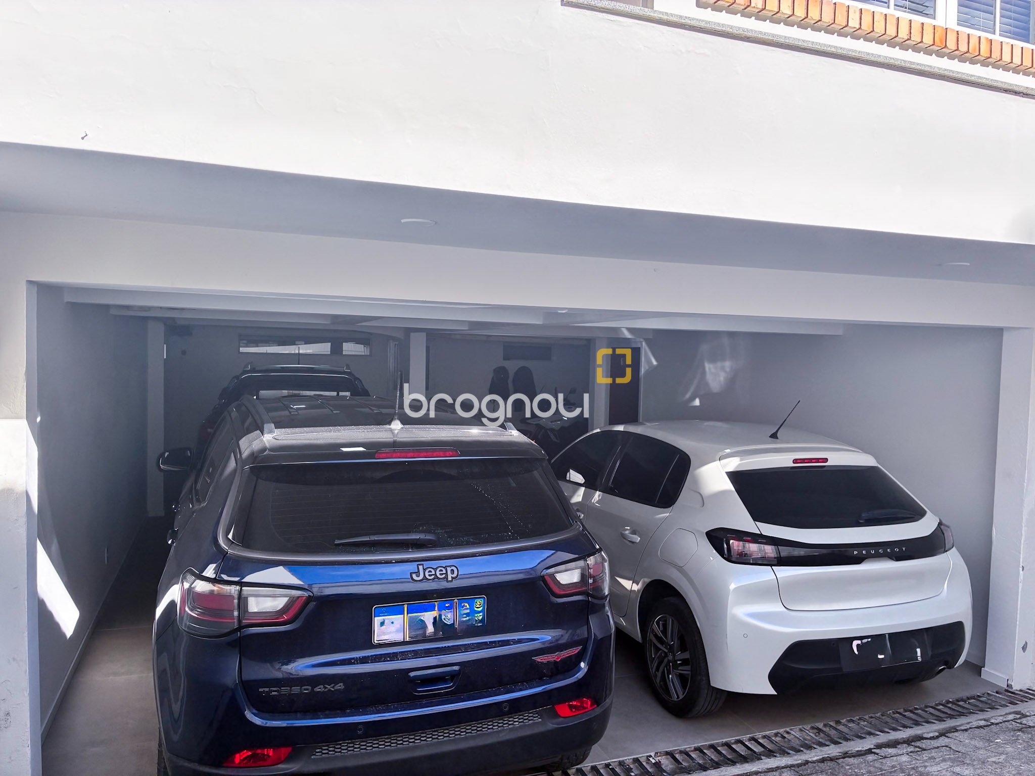 Casa com 375m², 3 quartos (sendo 1 suíte), 4 garagens, no bairro João Paulo em Florianópolis
