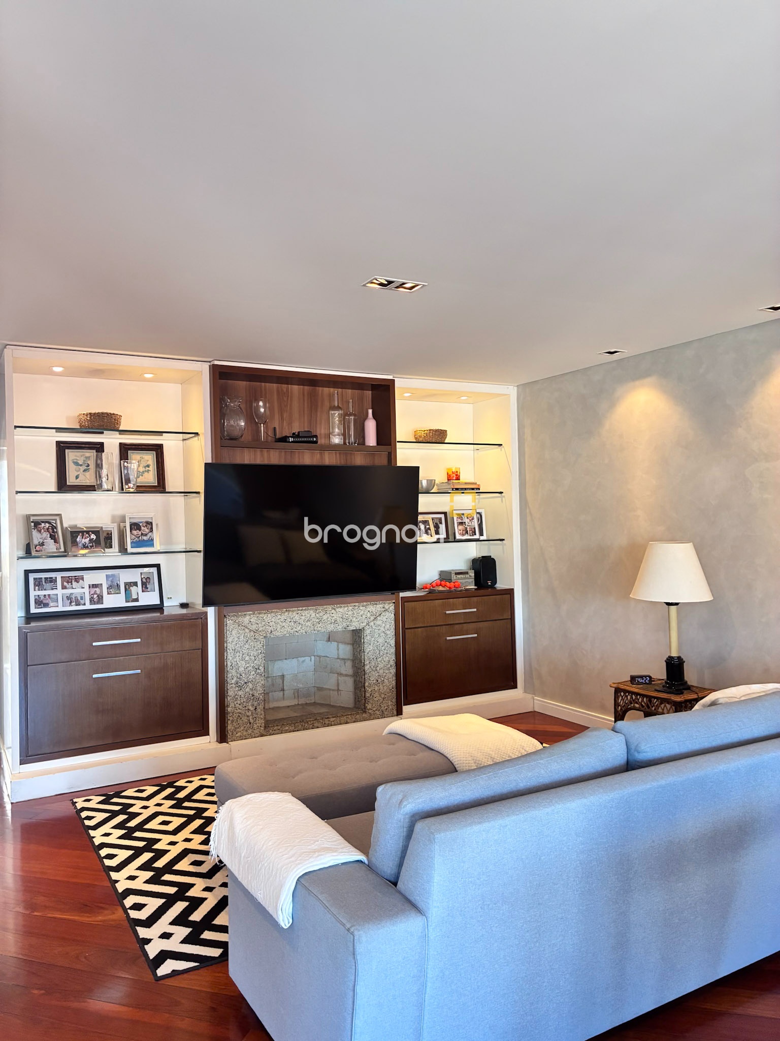 Casa com 375m², 3 quartos (sendo 1 suíte), 4 garagens, no bairro João Paulo em Florianópolis