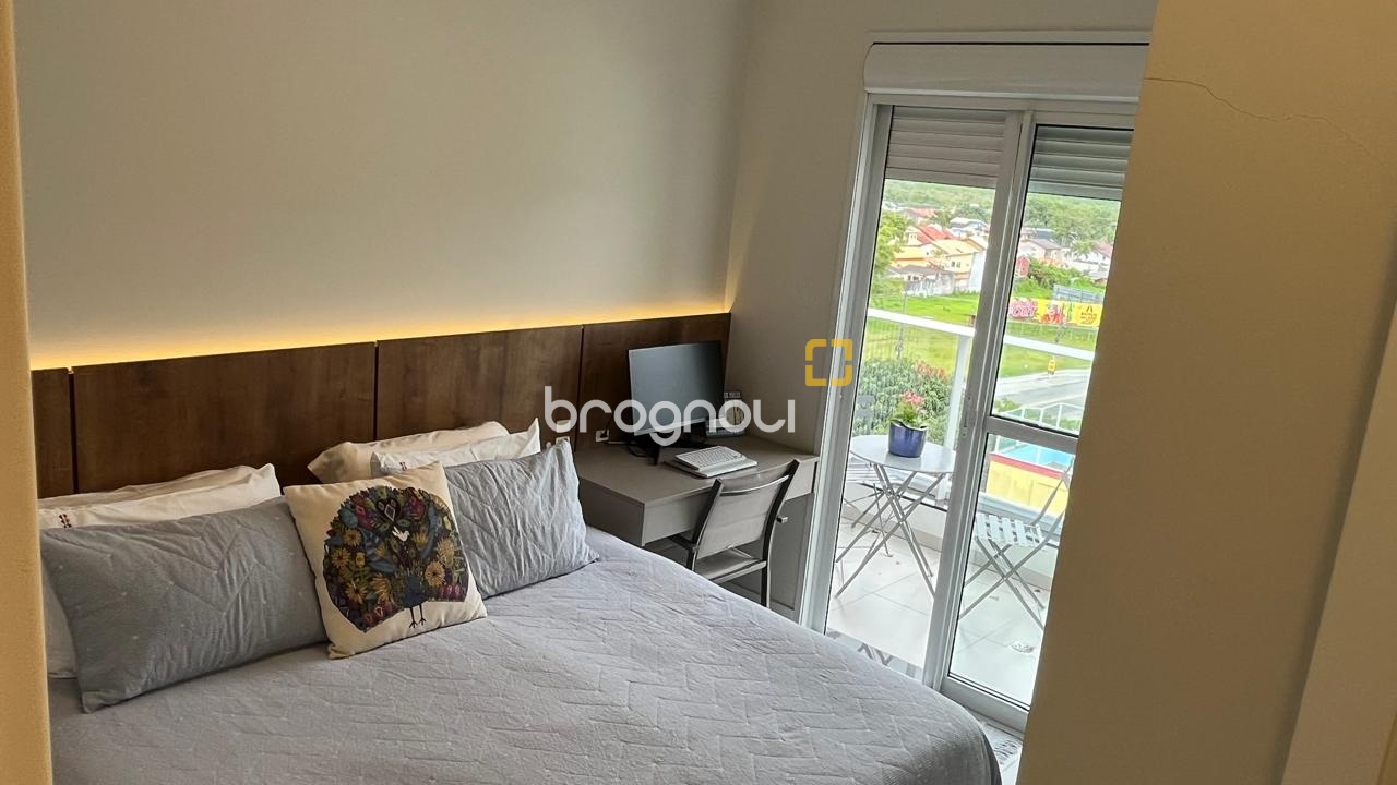 Cobertura com 140m², 2 quartos (sendo 2 suítes), 2 garagens, no bairro Campeche em Florianópolis