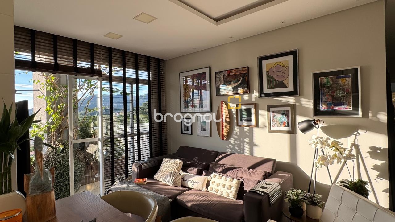 Cobertura com 140m², 2 quartos (sendo 2 suítes), 2 garagens, no bairro Campeche em Florianópolis