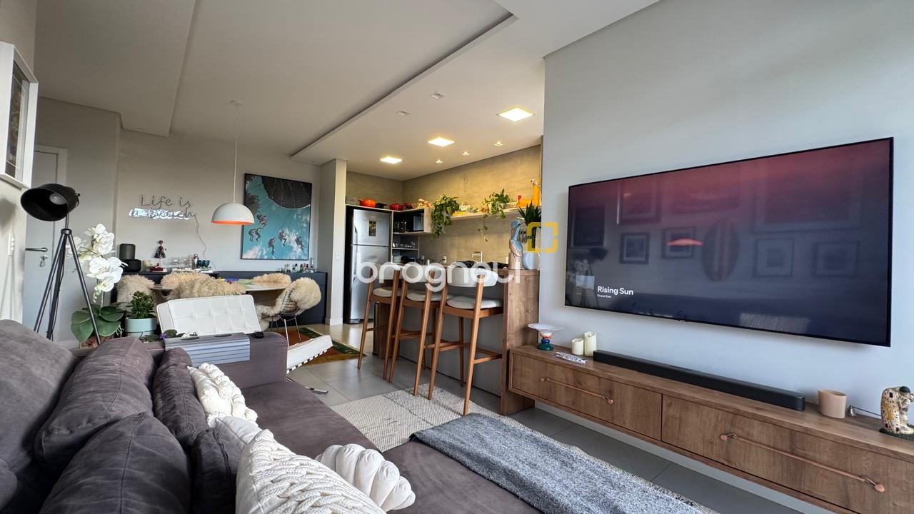 Cobertura com 140m², 2 quartos (sendo 2 suítes), 2 garagens, no bairro Campeche em Florianópolis