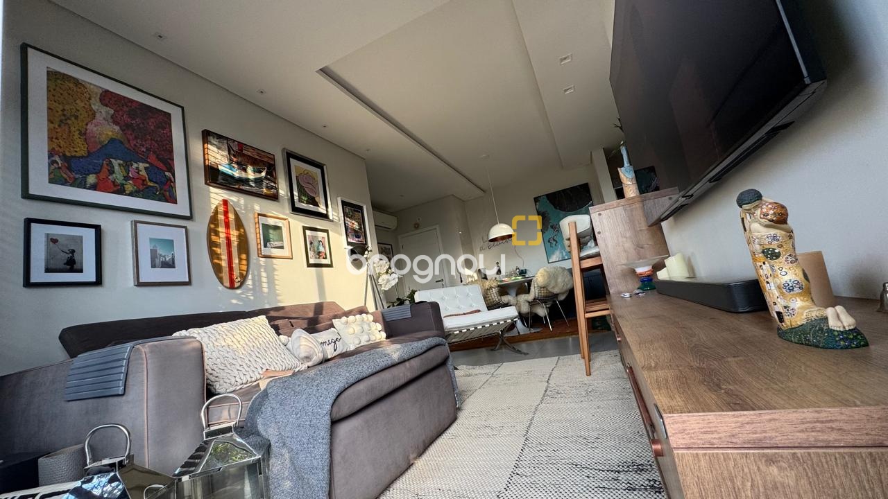 Cobertura com 140m², 2 quartos (sendo 2 suítes), 2 garagens, no bairro Campeche em Florianópolis