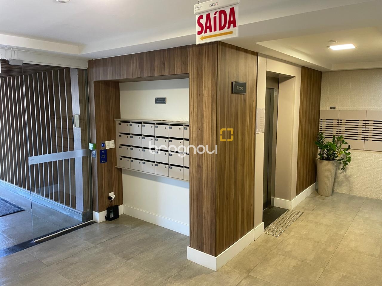 Cobertura com 140m², 2 quartos (sendo 2 suítes), 2 garagens, no bairro Campeche em Florianópolis
