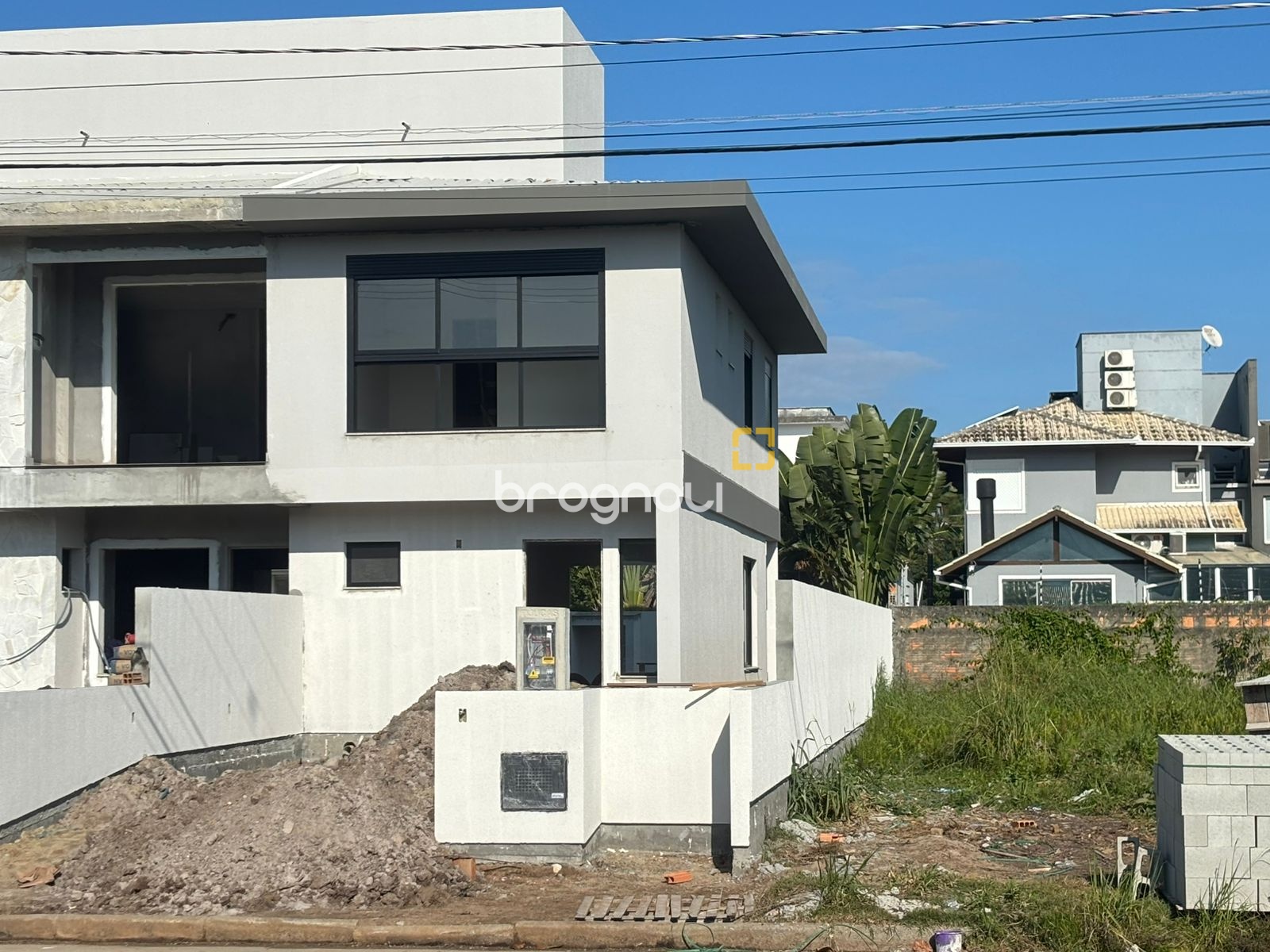 Casa com 98m², 3 quartos (sendo 1 suíte), 1 garagem, no bairro Campeche em Florianópolis
