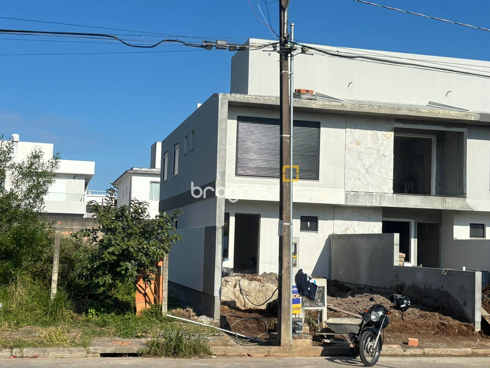 Casa com 98m², 3 quartos (sendo 1 suíte), 1 garagem, no bairro Campeche em Florianópolis
