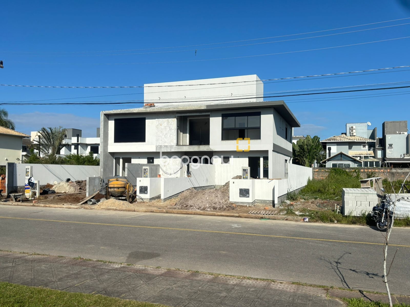 Casa com 98m², 3 quartos (sendo 1 suíte), 1 garagem, no bairro Campeche em Florianópolis