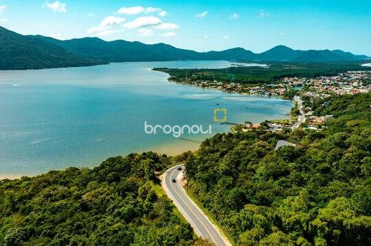 Casa com 98m², 3 quartos (sendo 1 suíte), 1 garagem, no bairro Campeche em Florianópolis