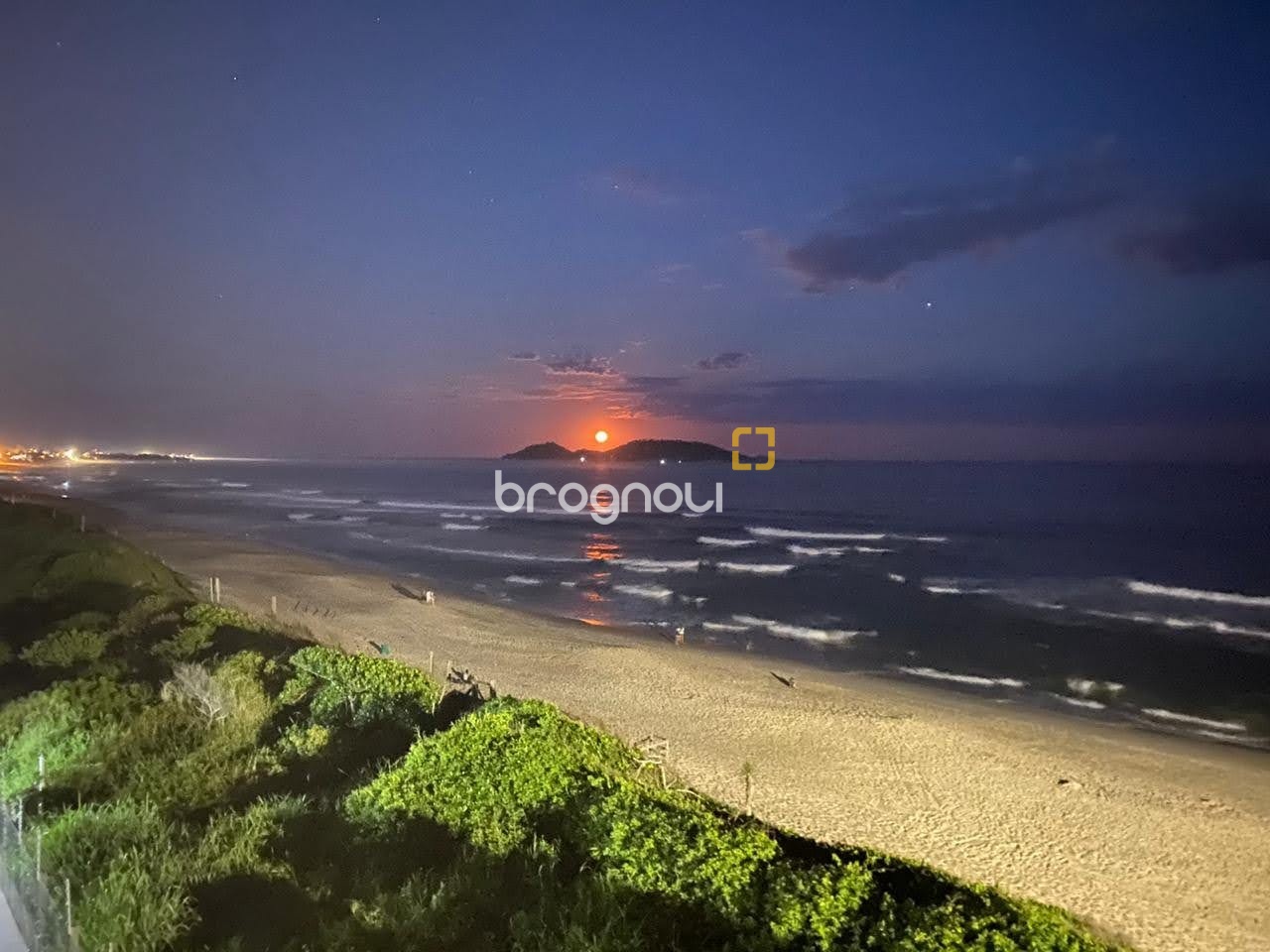 Casa com 98m², 3 quartos (sendo 1 suíte), 1 garagem, no bairro Campeche em Florianópolis