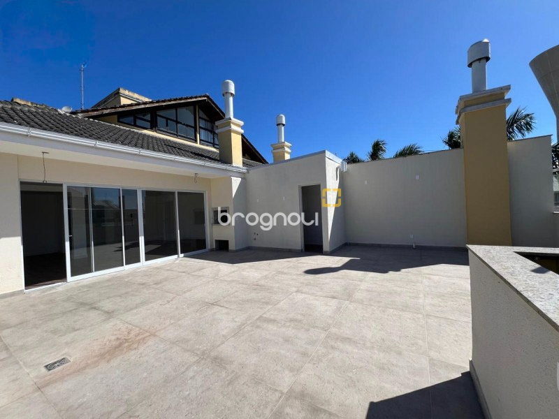 Cobertura com 224m², 4 quartos (sendo 4 suítes), 2 garagens, no bairro Canasvieiras em Florianópolis
