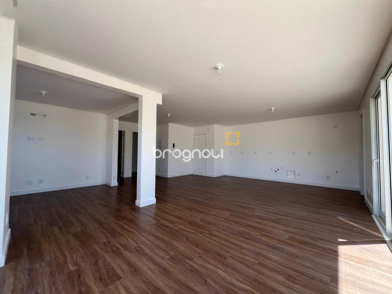 Cobertura com 224m², 4 quartos (sendo 4 suítes), 2 garagens, no bairro Canasvieiras em Florianópolis