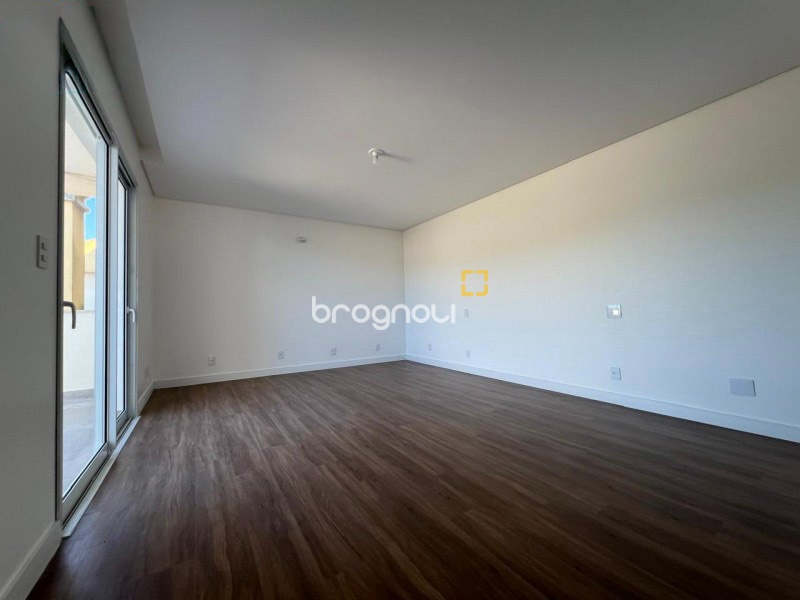 Cobertura com 224m², 4 quartos (sendo 4 suítes), 2 garagens, no bairro Canasvieiras em Florianópolis