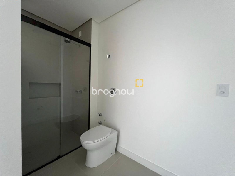 Cobertura com 224m², 4 quartos (sendo 4 suítes), 2 garagens, no bairro Canasvieiras em Florianópolis