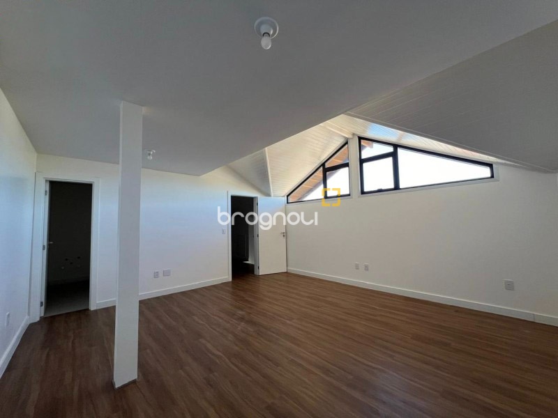 Cobertura com 224m², 4 quartos (sendo 4 suítes), 2 garagens, no bairro Canasvieiras em Florianópolis
