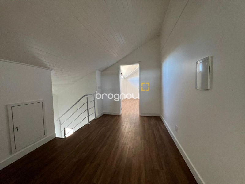 Cobertura com 224m², 4 quartos (sendo 4 suítes), 2 garagens, no bairro Canasvieiras em Florianópolis
