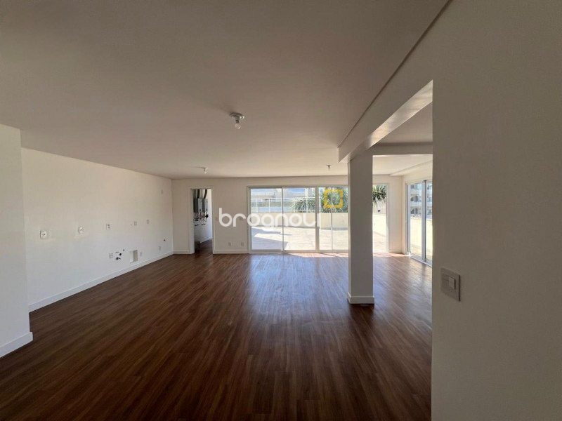 Cobertura com 224m², 4 quartos (sendo 4 suítes), 2 garagens, no bairro Canasvieiras em Florianópolis