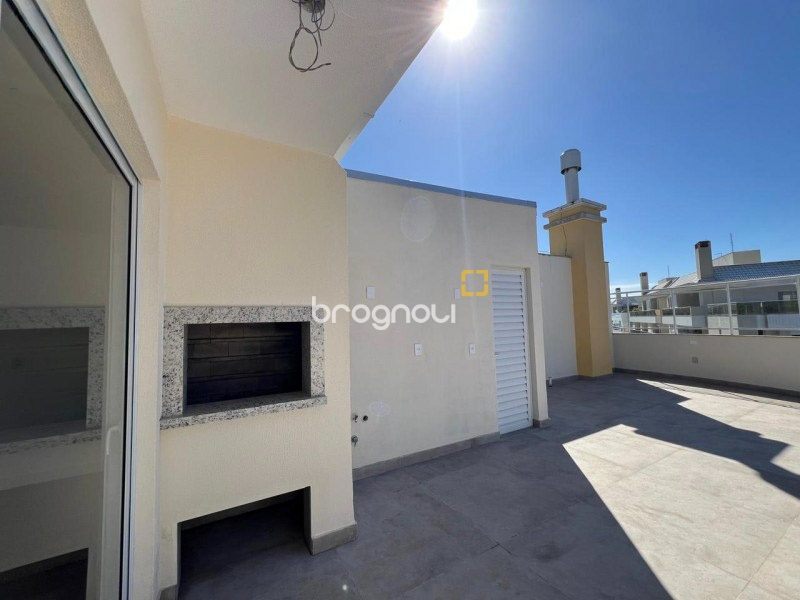 Cobertura com 224m², 4 quartos (sendo 4 suítes), 2 garagens, no bairro Canasvieiras em Florianópolis