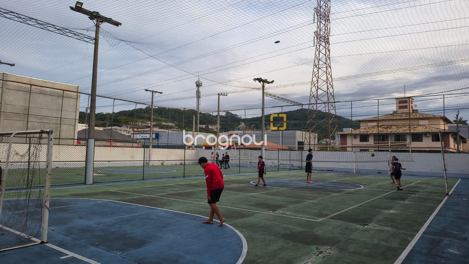 Apartamento com 53m², 2 quartos, 1 garagem, no bairro Ipiranga em São José