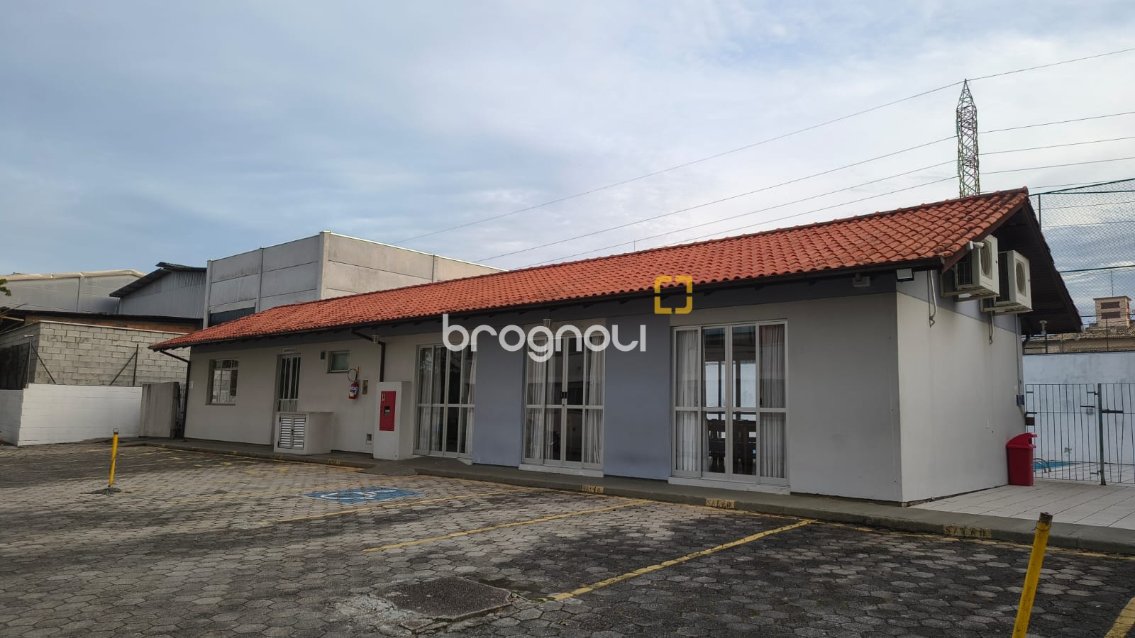 Apartamento com 53m², 2 quartos, 1 garagem, no bairro Ipiranga em São José