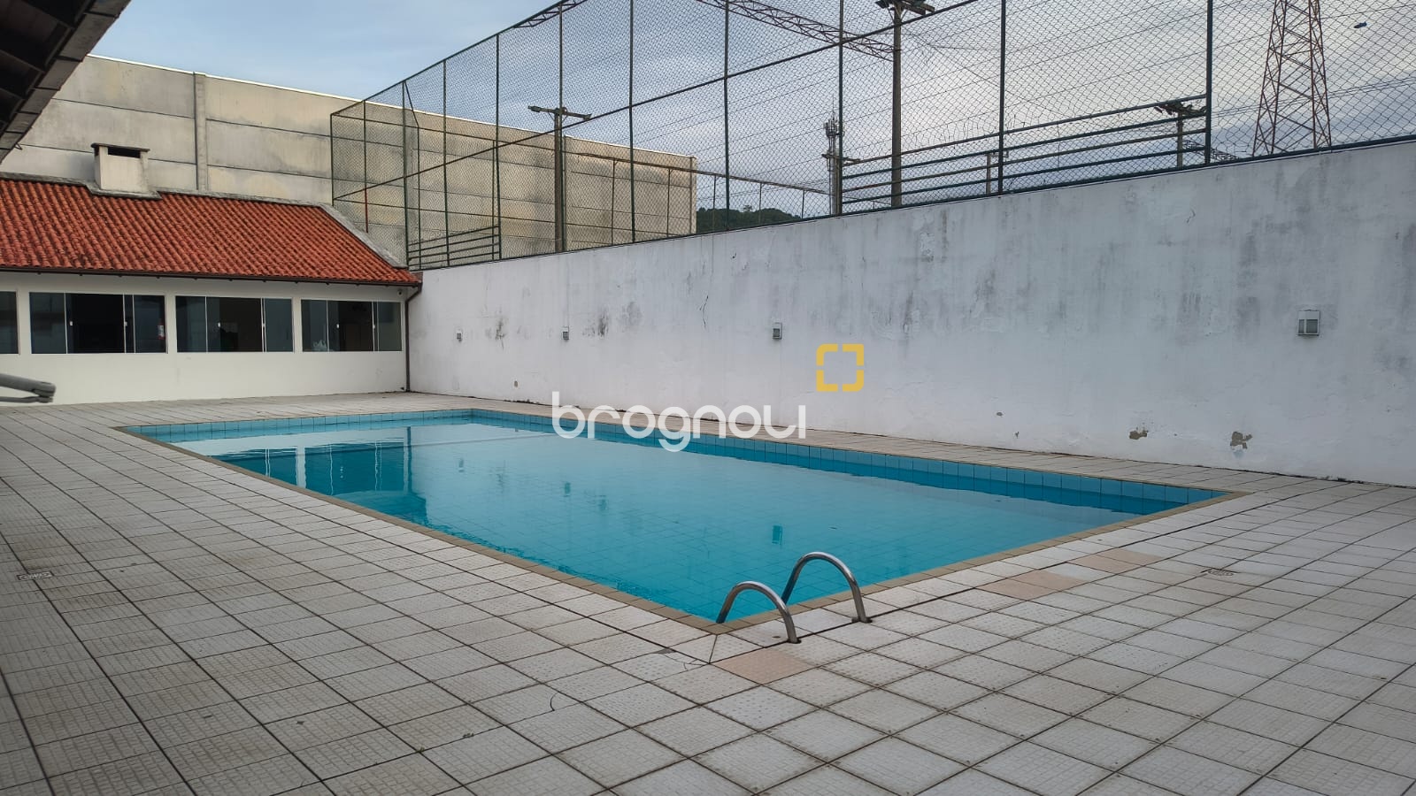 Apartamento com 53m², 2 quartos, 1 garagem, no bairro Ipiranga em São José