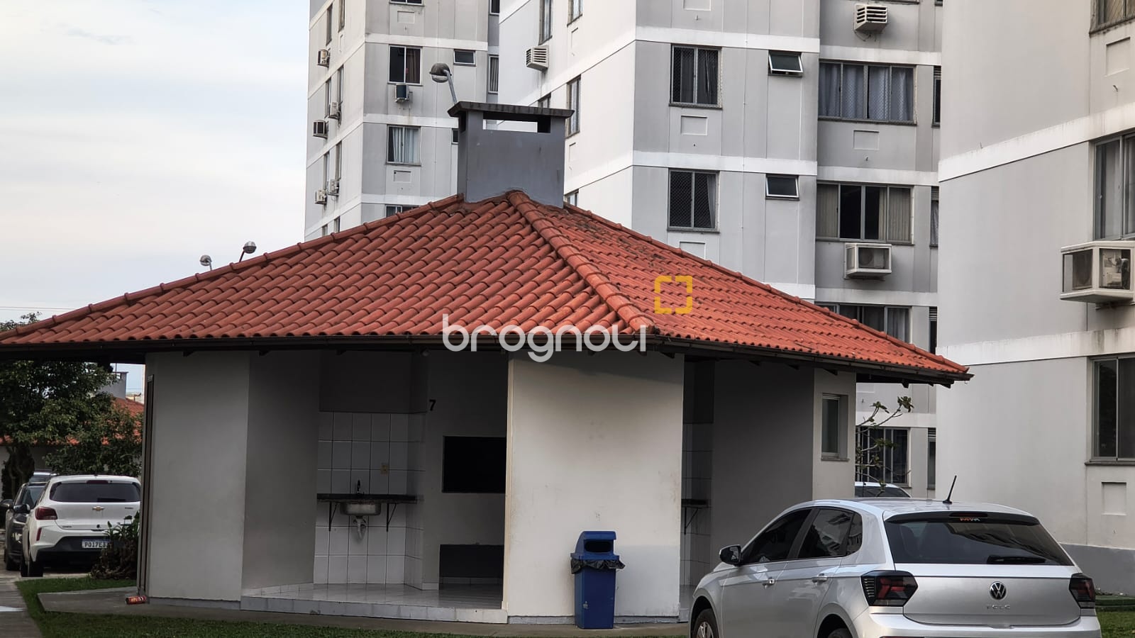 Apartamento com 53m², 2 quartos, 1 garagem, no bairro Ipiranga em São José