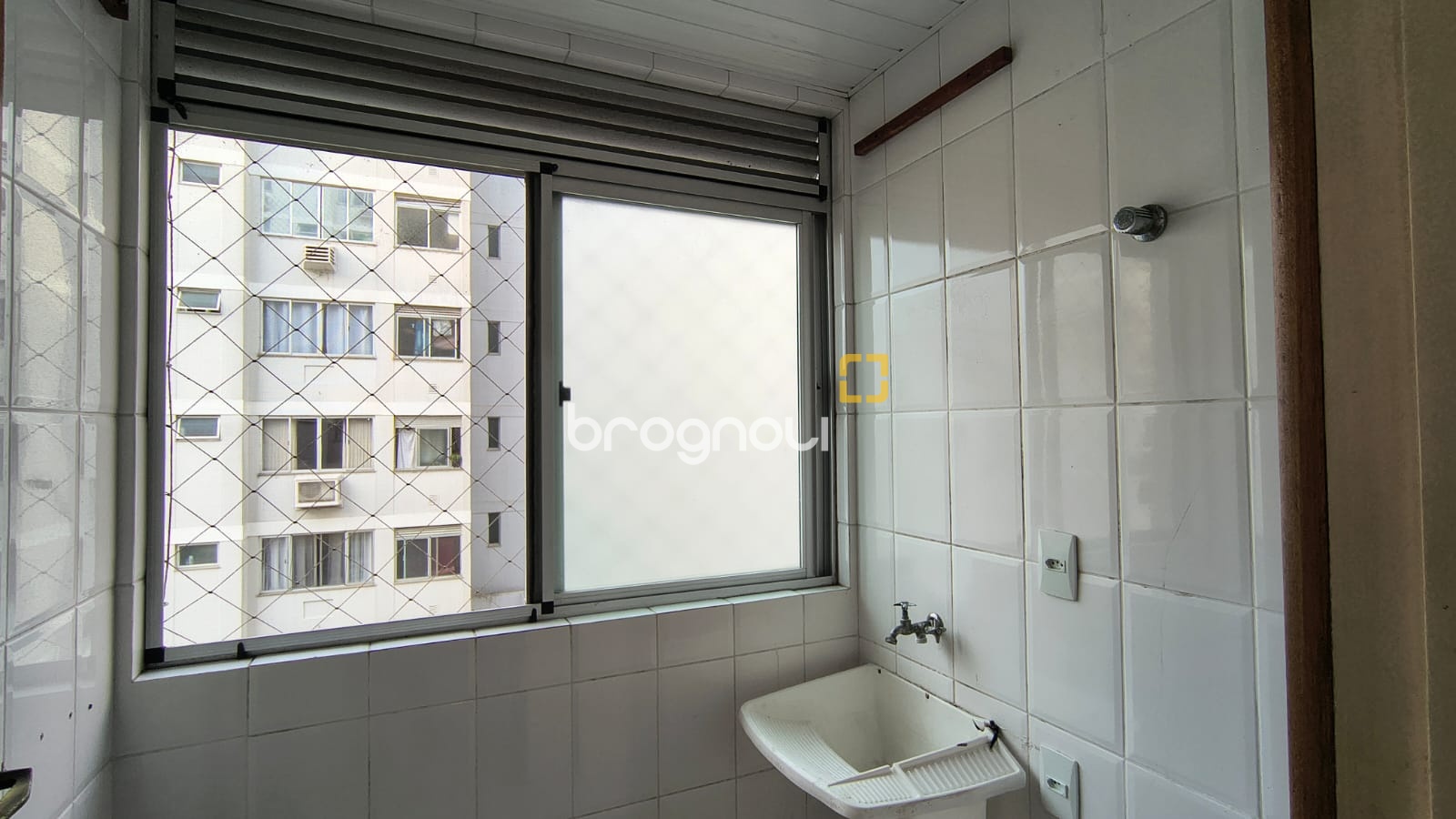 Apartamento com 53m², 2 quartos, 1 garagem, no bairro Ipiranga em São José