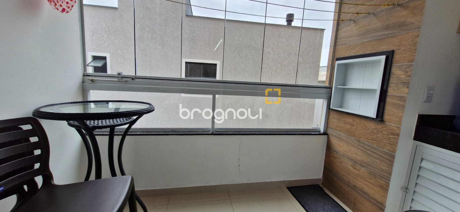 Apartamento com 59m², 2 quartos (sendo 1 suíte), 1 garagem, no bairro Ingleses do Rio Vermelho em Florianópolis
