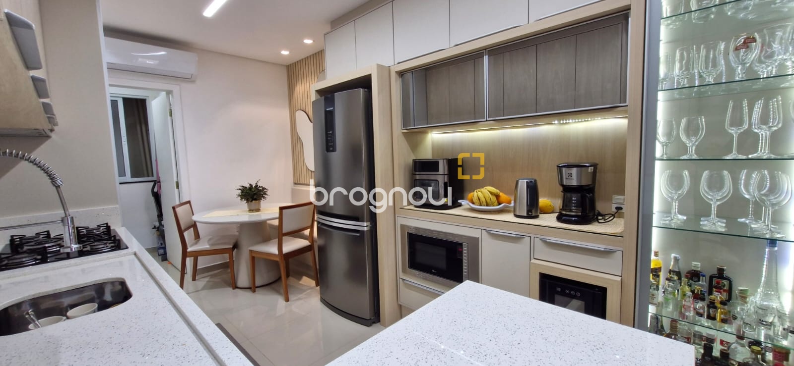 Apartamento com 59m², 2 quartos (sendo 1 suíte), 1 garagem, no bairro Ingleses do Rio Vermelho em Florianópolis